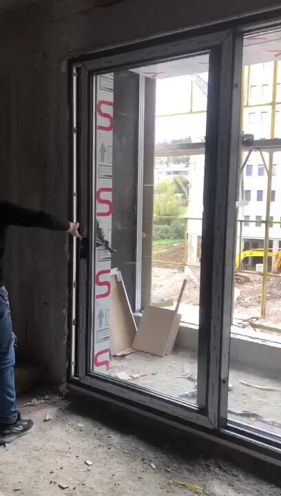 Video: derë rrëshqitëse alumini me dalje në ballkon