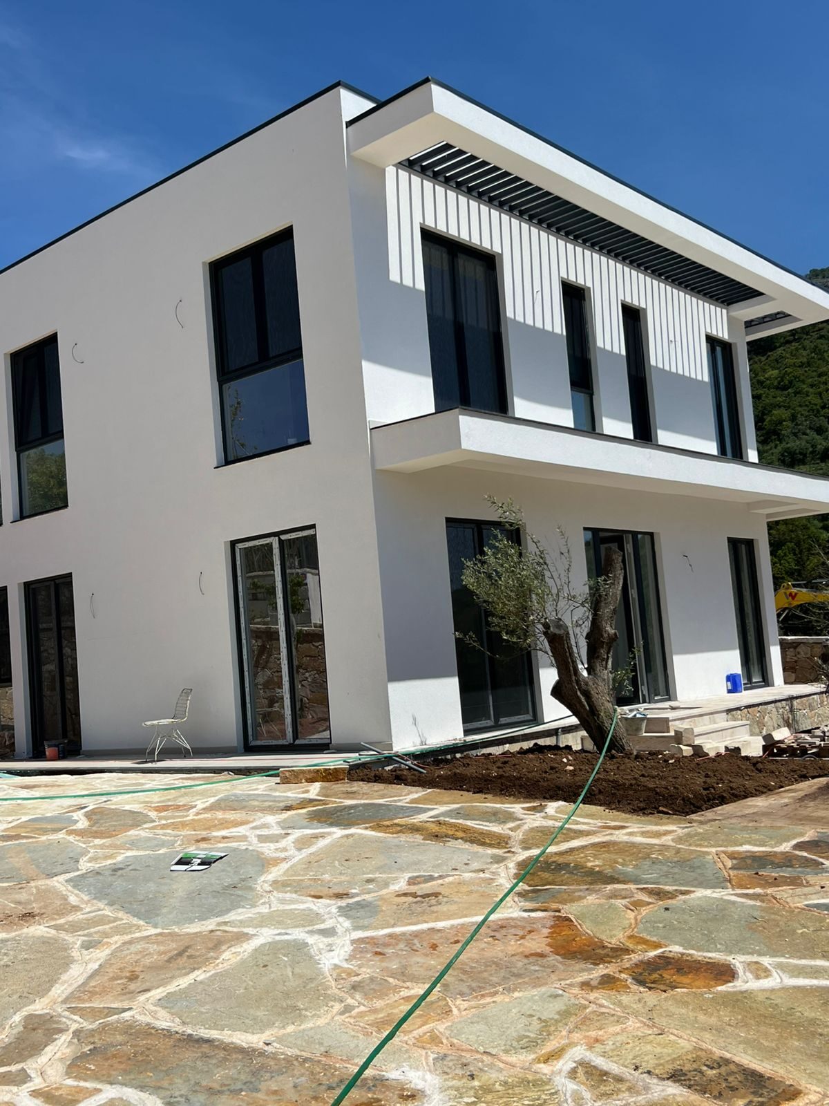 Vilë private - dritare alumini me xham të dyfishtë